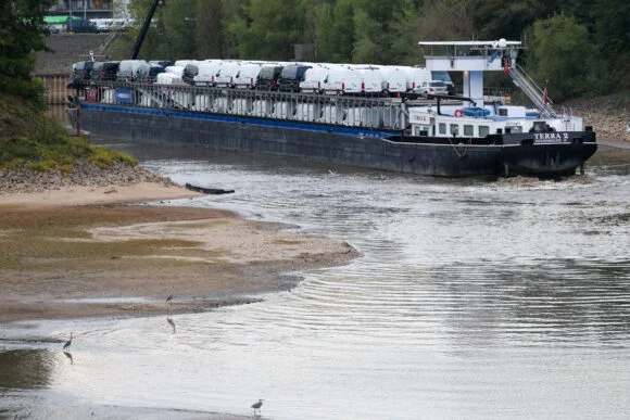 Low Water Levels Disrupt Rhine Transport as Vessel Gets Stuck